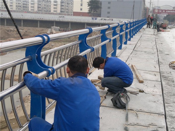 抚州不锈钢桥梁护栏除锈维护的重要性及其方法